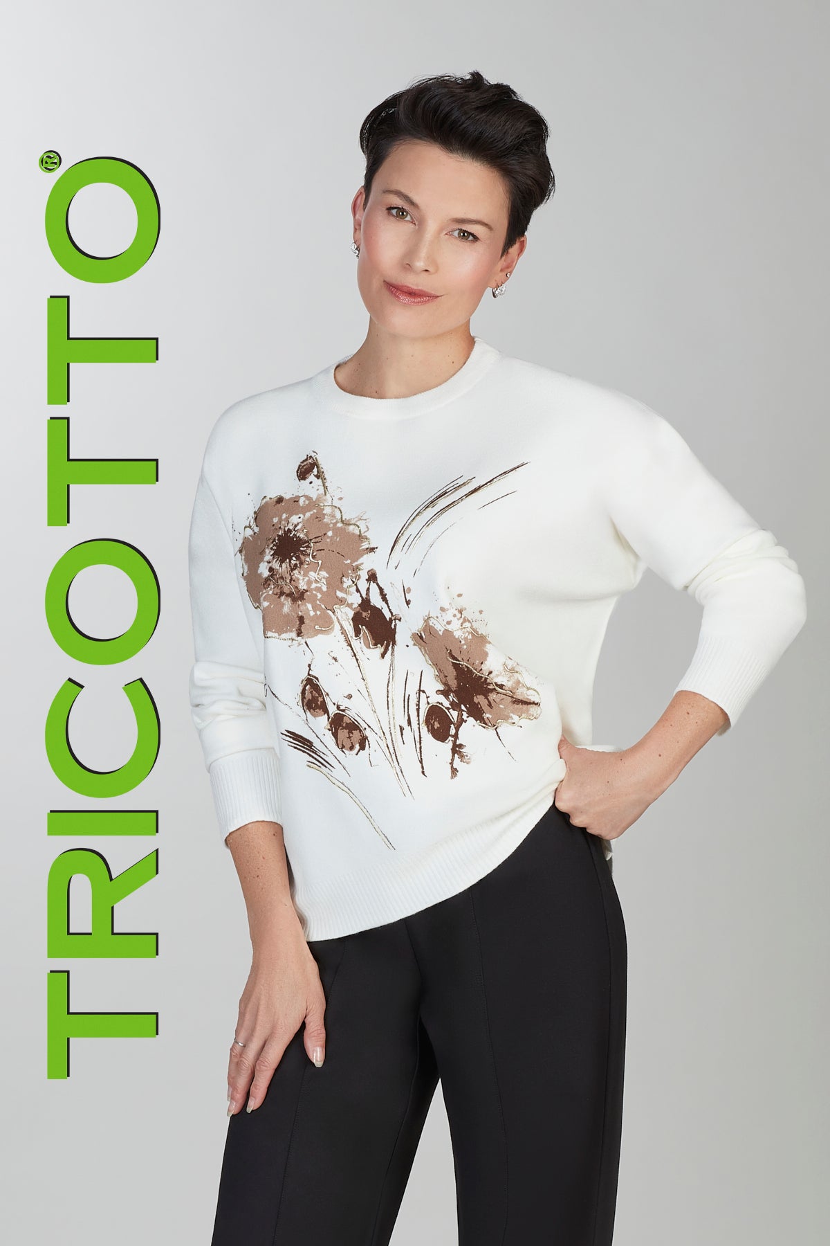 Tricotto off white sweater with front gold print accent detail