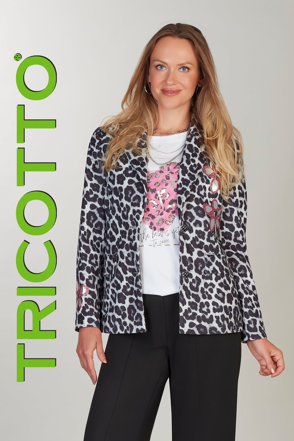 Leopard print 2 button lined blazer with front pink sequin detail
