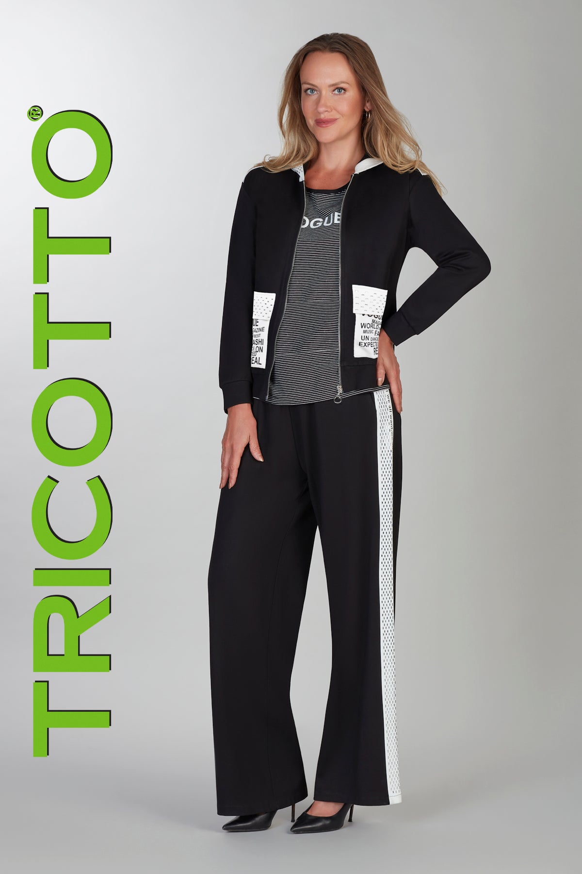 Tricotto Black hoodie jacket with pockets and sequin detail