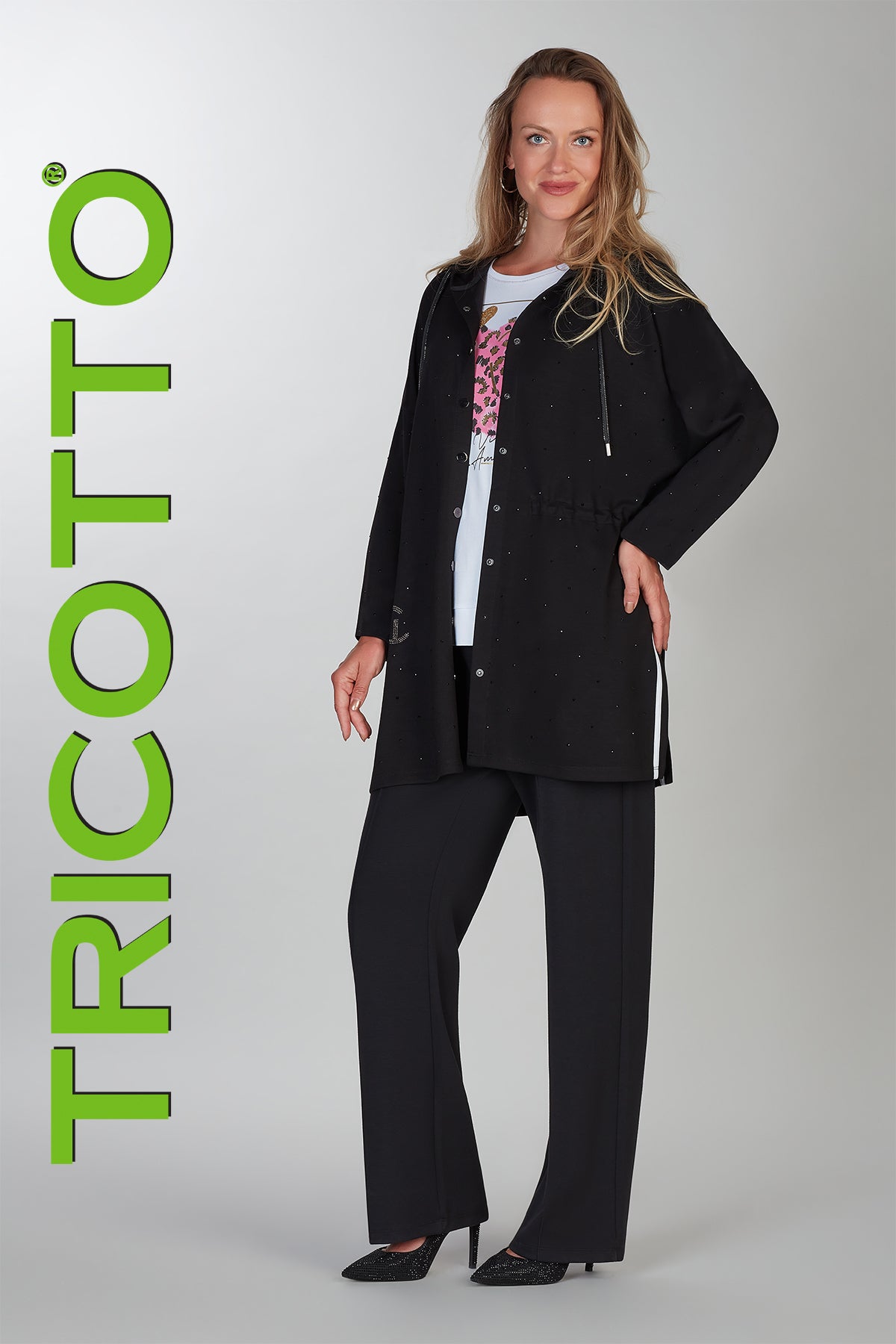 Tricotto Black Hoodie sweater in relaxed style
