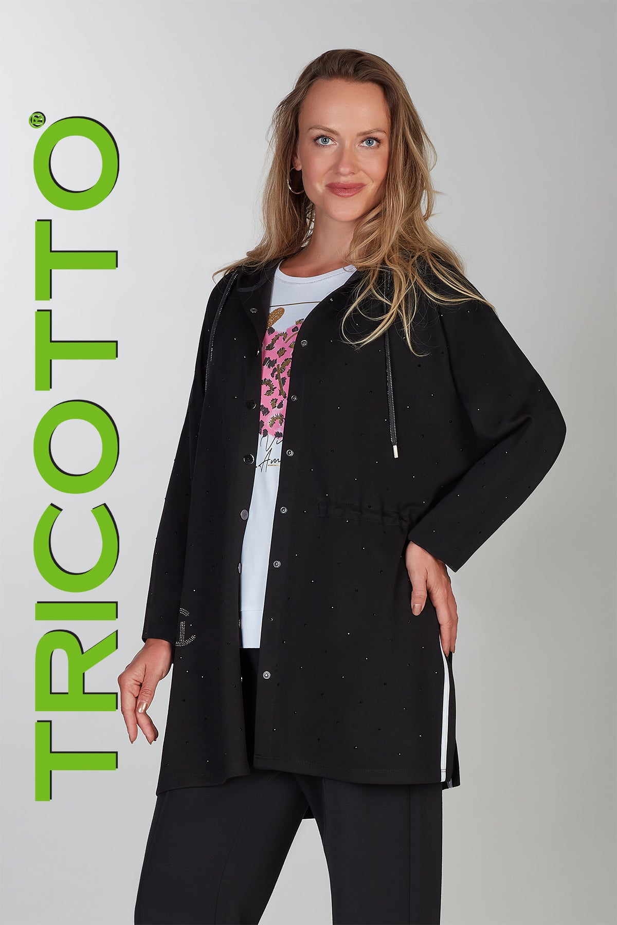 Tricotto Black Hoodie sweater in relaxed style