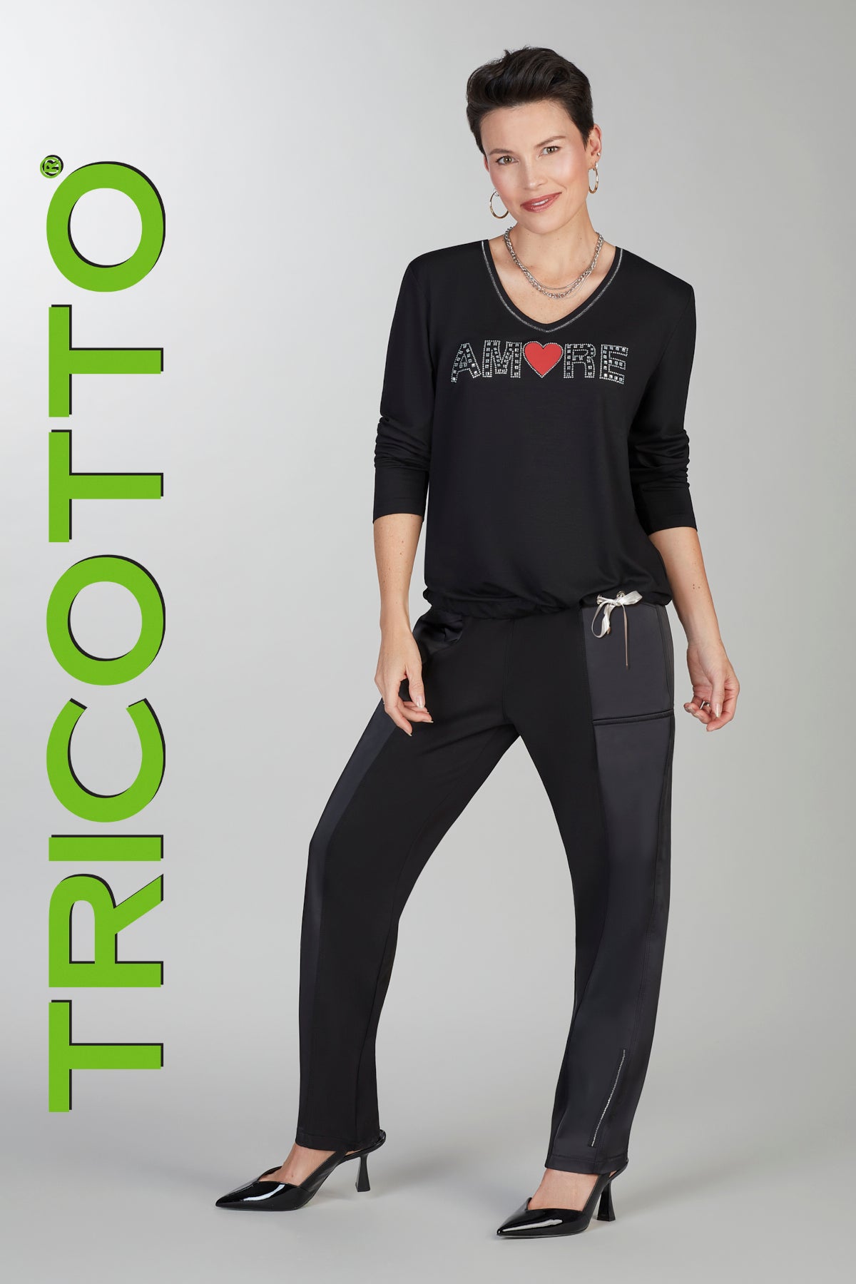 Tricotto black sweater with sequin amore print on front